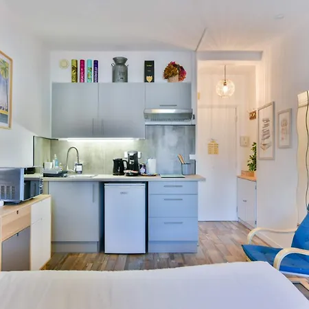Lägenhet Le Festif Splendide Avec Loggia Au Carre D'or, Joie Speciale Pour Deux Cannes